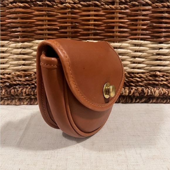 VINTAGE COACH British Tan Glovetanned Leather Mini Belt Bag / Crossbody Bag - Picture 3 of 15